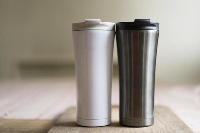 Two thermal mugs, black and white Two thermal mugs, black and white